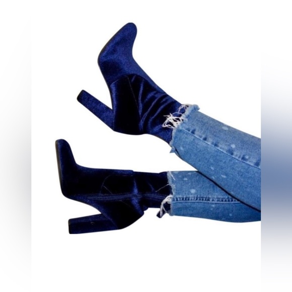 Steve Madden Edit Royal Blue Velvet
High Heel Mid-Calf Boot- Size 6.5 - Picture 3 of 13